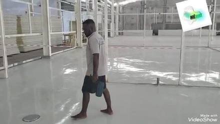 Entrepôt logistique en résine brillante, Bassa