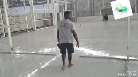 Entrepôt logistique en résine brillante, Bassa
