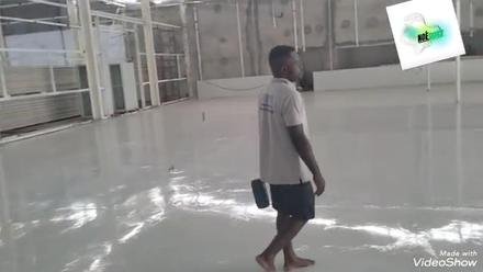 Entrepôt logistique en résine brillante, Bassa